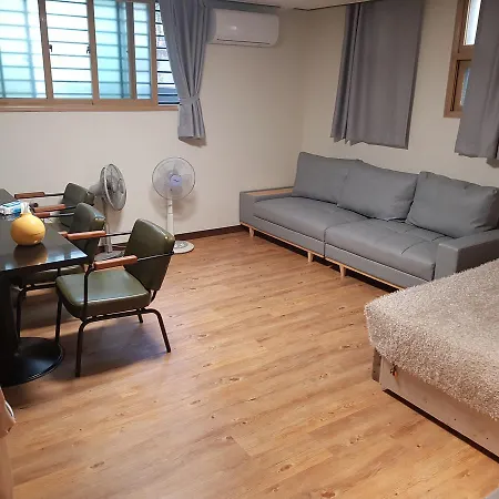 Family House Hongdae 首尔 Exterior photo